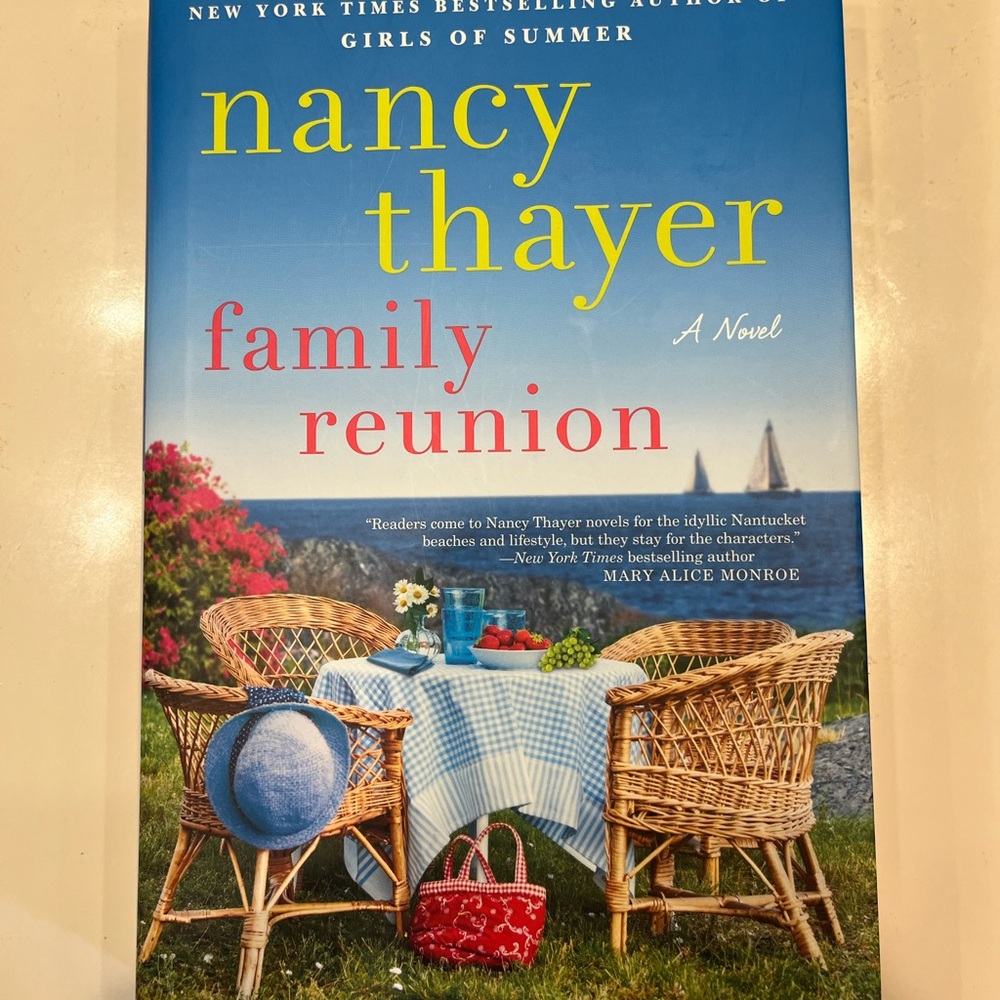 Family Reunion by Nancy Thayer Book PERFECT CONDITION